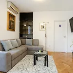 Luxury Apartment Ela