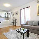 Luxury Apartment Ela