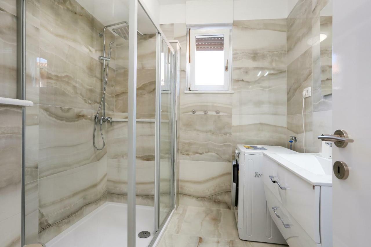 Luxury Ela Gæstehus 3*